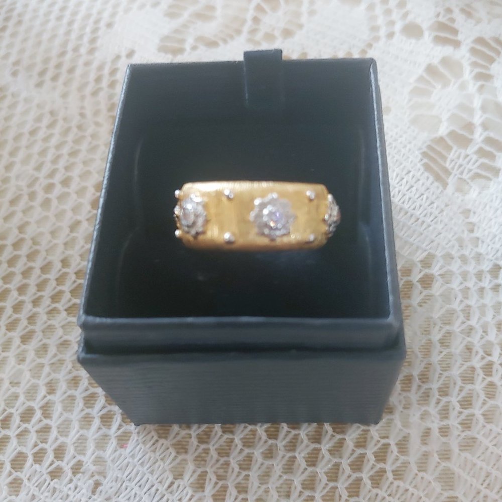 Stayed ladies gold band ring - Picture 3 of 3